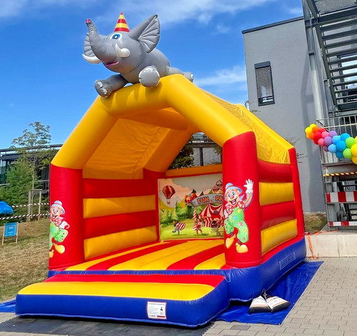 Kinderhüpfburg - , im