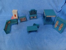 alte Möbel für ein Puppenhaus Puppenstube aus Kunststoff 60 / 70 er Jahre
