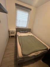 Bettgestell + Matratze – gut