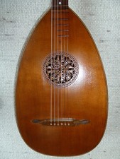 alte Gitarrenlaute mit