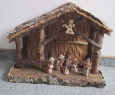 Weihnachtskrippe mit Figuren aus Peru