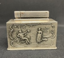 Altes Tischfeuerzeug, Gas, Zinn. Relief und Spruch. Signiert "HB" (West-Germany)