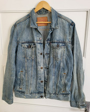 Levis Distressed Trucker Chad