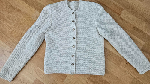 Handgestrickte trachtenjacke - handgestrickte,