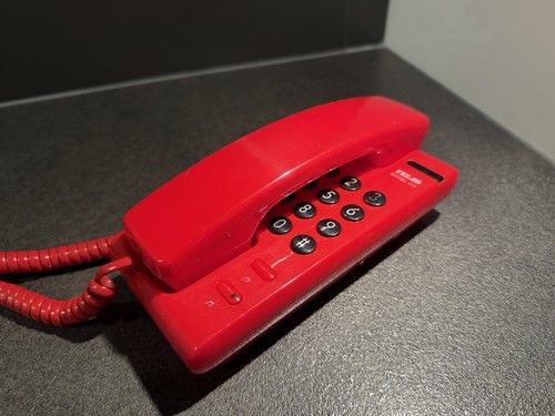 Rotes schnurgebundenes - rotes,