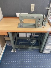 Industrienähmaschine Nähmaschine Adler Zick-Zack mit Tisch