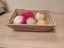 Korb mit Obst-Deko aus Wachs