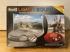Revell 09032 Light+Sound Tornado Diorama Set inkl. 2 Extra Flugzeuge 1:72