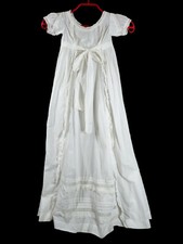 antikes, sehr langes Taufkleid