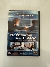 OUTSIDE THE LAW mit Cynthia