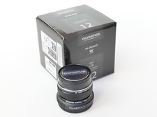 Olympus M.Zuiko Objektiv 12 mm f/2,0 ED Micro Four Thirds (schwarz).