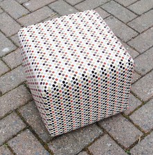 Fester, Würfelhocker in