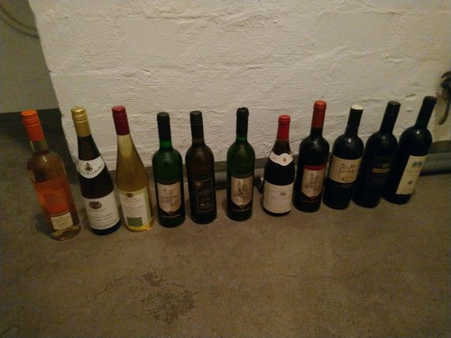 Zwei flaschen alter wein für - zwei, (für