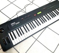 YAMAHA SY22 Synthesizer