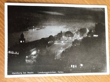 Alte Ansichtskarte 1937 Hamburg bei Nacht, Hafen und Landungsbrücken
