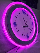 Grosse Wanduhr mit Beleuchtung verschiedene Farben möglichkeit