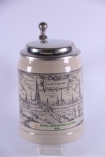 Keramikkrug mit Zinndeckel