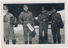 Foto Luftwaffe Piloten,Flugzeugbesatzung,crew vor Flugzeug vor Feindflug (9307a)