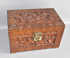 Geschnitzt große Holzkiste