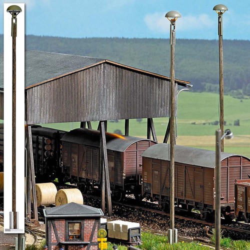Bahnhofslampe auf holzpfahl - auf,