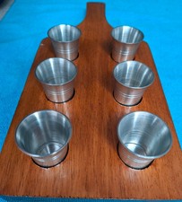 6 Stück Schnapsbecher Zinnbecher auf Holz Servierbrett - Dahlmann Rein Zinn