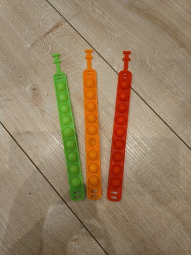 Drei armbänder für kinder - armbänder,