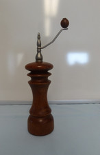 ZASSENHAUS Pfeffermühle aus Holz mit Keramikmahlwerk und Kurbel