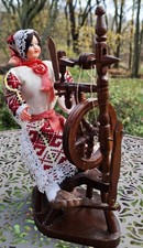 Trachten Puppe Frau mit Holz