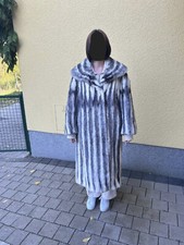 Ausgelassener Black Cross Nerz Mantel, wertvolle Verarbeitung Label SAGA MINK