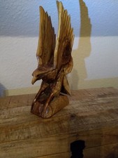 Adler aus Holz geschnitzt
