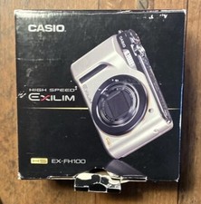 Casio EX-FH100 Digitale Kompaktkamera 10,6 Megapixel Silber - Guter Zustand