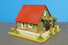 Faller 259 Wohnhaus mit Pergola, Holzbauweise, rote Nummer - 25Q12