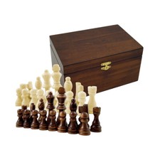 Schachfiguren aus Holz mit