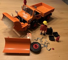 PlayBig Unimog Baustellenfahrzeug Mit Kehrmaschinen Und Schneeflugaufsatz
