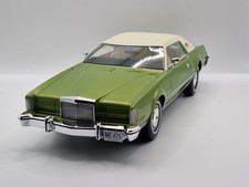 Lincoln Continental Mark IV metallic-grün/weiß Modellauto Maßstab 1:18  NEU Bos 