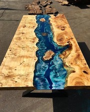 Moderner blauer Harztisch -