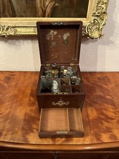 tolle antike  Reiseapotheke schönes Stück guter Zustand mit Schublade