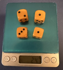 4 DDR - Würfel Butterscotch Bakelit Catalin