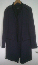 Lila Strickmantel mit