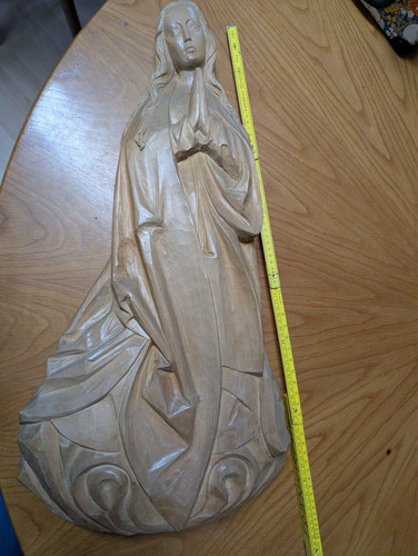 Hölzerne madonnenfigur - hölzerne,