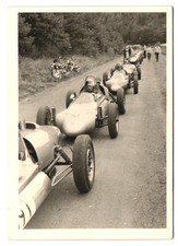 9 Fotografien Autorennen, Rennwagen Fahrerlager mit Autos VW Käfer, Porsche, Re 