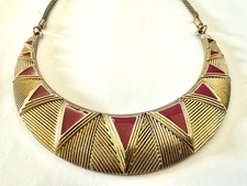 Goldfarbene Kette Necklace mit roten Elementen