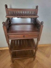 alter Beistelltisch mit