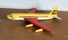 1 altes Passagierflugzeug mit