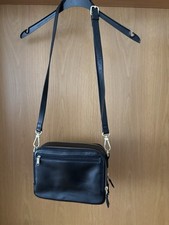 Bree Schultertasche Echtleder Schwarz Damen