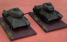 2 Sowjetunion 1/72 zwei Fertigmodelle T 34 85 Kampfpanzer Standard Tarn Russland