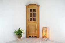 schöner restaurierter antiker Eckschrank-Vitrine in Weichholz massiv