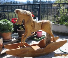 Schaukelpferd, Lindenholz geschnitzt, für Kinder ab ca. 3 J, Sattelhöhe ca 45 cm