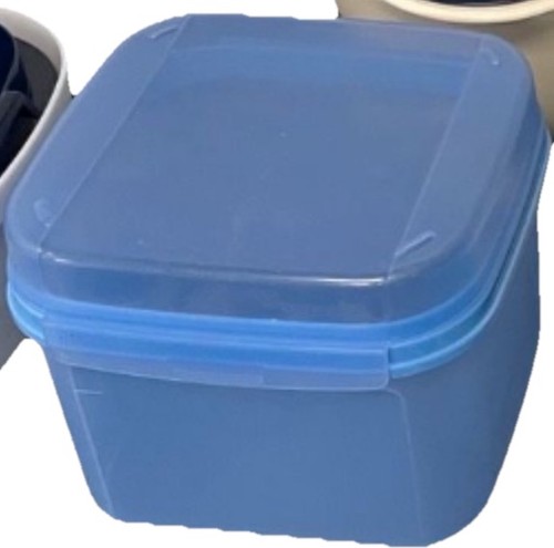 Tupperware top bellevue - tupperware,