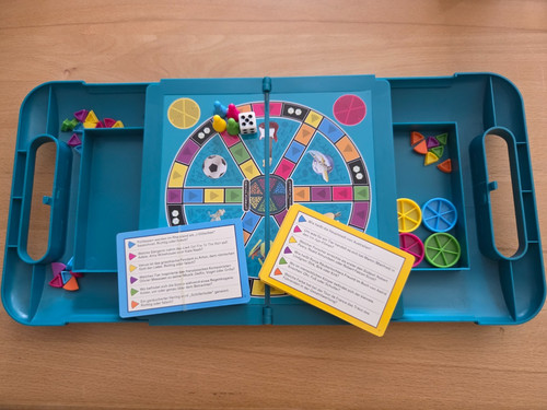 Trivial pursuit - trivial,